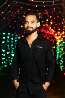 মেয়েকে ইভটিজিংয়ের প্রতিবাদ করায় বাবাকে কুপিয়ে জখম